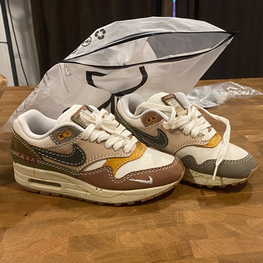 Nike Air Max Cream and Gold Sneakers
